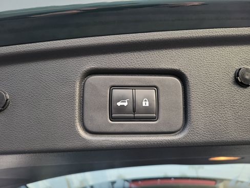 Used 2023 Nissan Pathfinder SL image 24