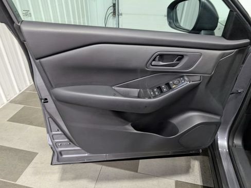 Used 2025 Nissan Rogue S AWD/4WD image 11