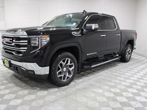 Used 2022 GMC Sierra 1500 SLT w/ SLT Convenience Package AWD/4WD image 7