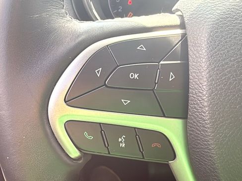 Used 2019 Jeep Grand Cherokee Overland AWD/4WD image 16