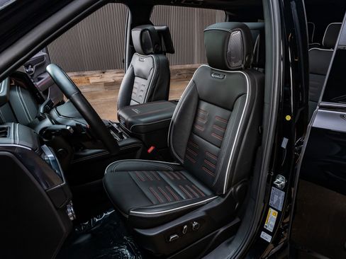 Used 2025 GMC Yukon XL AT4 Ultimate AWD/4WD image 29