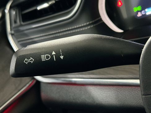 Used 2023 Jeep Grand Cherokee Overland w/ Luxury Tech Group IV image 31