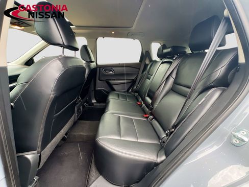 Used 2021 Nissan Rogue SL image 32