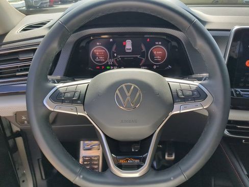 Used 2024 Volkswagen Atlas Peak Edition SE AWD/4WD image 32