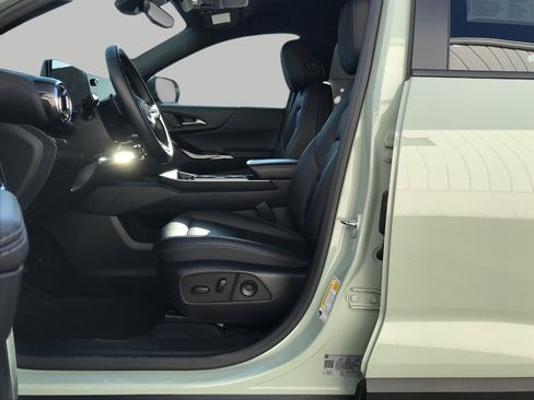 Certified 2025 Chevrolet Equinox LT w/ Convenience Package II image 9