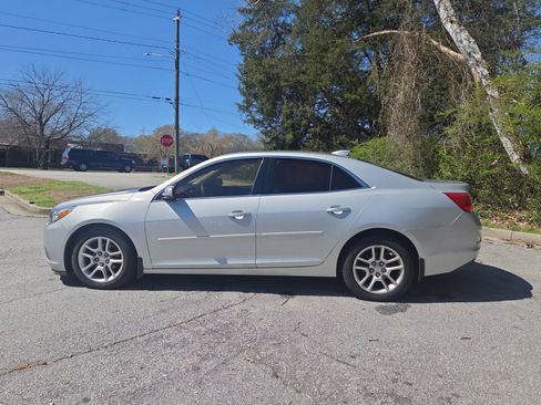 Used 2016 Chevrolet Malibu LT w/ Power Convenience Package image 2