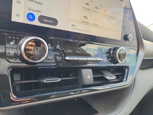 Used 2023 Toyota Highlander Limited image 22