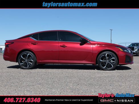 Used 2023 Nissan Altima 2.5 SR w/ SR Premium Package AWD/4WD image 3