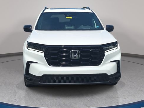 Used 2025 Honda Pilot Black Edition image 2