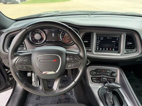 Used 2023 Dodge Challenger SXT RWD image 12
