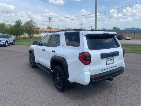 New 2026 Toyota 4Runner SR5 AWD/4WD image 5