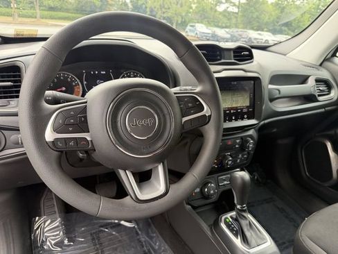Used 2023 Jeep Renegade Latitude AWD/4WD image 13