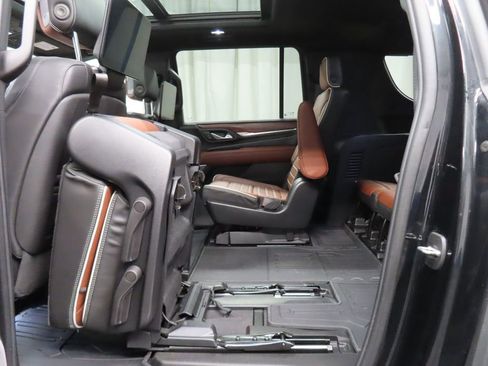 Used 2024 GMC Yukon XL Denali Ultimate AWD/4WD image 54