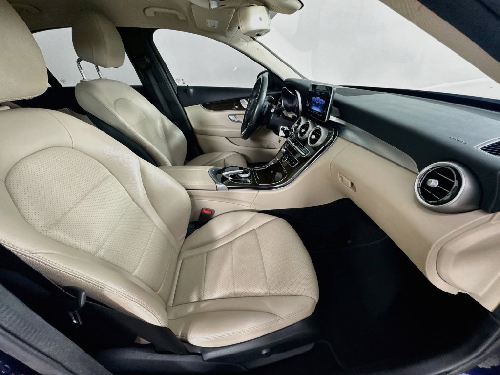 Used 2016 Mercedes-Benz C 300 Sedan image 32