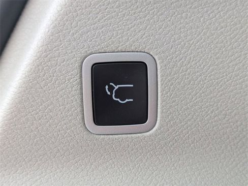 Used 2024 Chrysler Pacifica Touring-L image 14