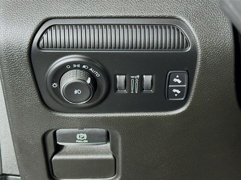 Used 2024 Jeep Wagoneer L Series II w/ Premium Group I AWD/4WD image 10