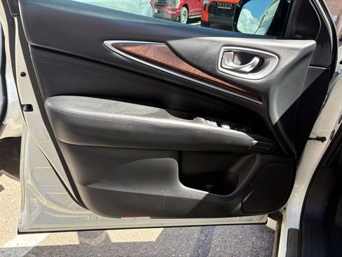 Used 2015 INFINITI QX60 FWD w/ Deluxe Touring Package image 12