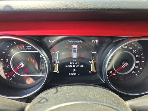 Used 2022 Jeep Gladiator Rubicon w/ Cold Weather Group AWD/4WD image 8