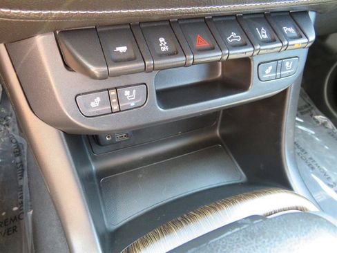 Used 2019 GMC Canyon Denali image 20