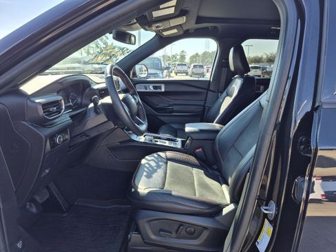 Certified 2024 Ford Explorer ST-Line w/ Class IV Trailer Tow Package image 17