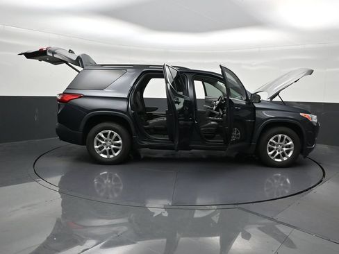 Used 2021 Chevrolet Traverse LT FWD image 34