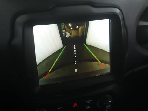Used 2023 Jeep Renegade Latitude AWD/4WD image 5