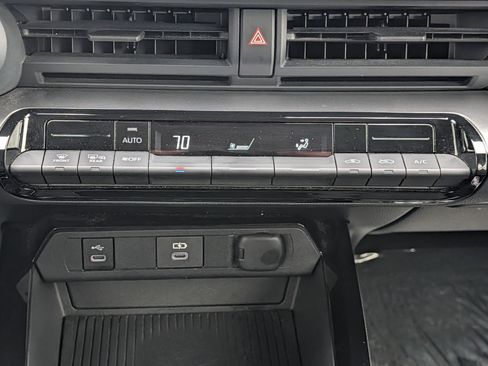 Used 2023 Toyota Prius LE FWD image 30