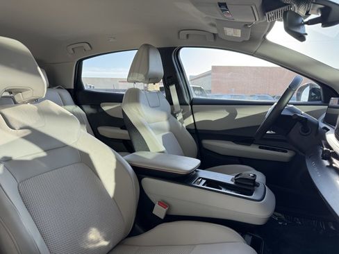 Used 2024 Nissan Ariya AWD image 44