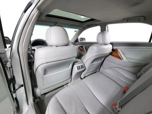 Used 2011 Toyota Camry XLE image 14