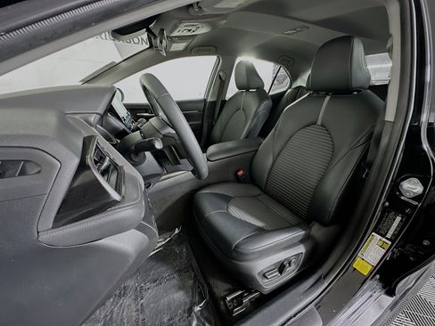 Used 2023 Toyota Camry SE image 12