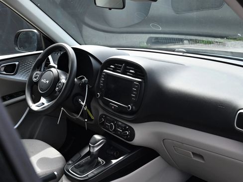 Used 2022 Kia Soul LX w/ Technology Package FWD image 15