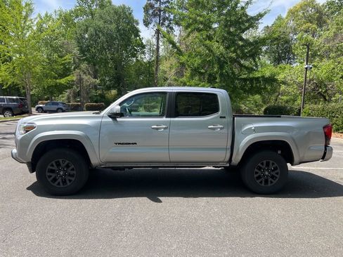 Used 2023 Toyota Tacoma SR5 w/ Technology Package AWD/4WD image 3
