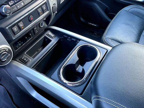 Used 2017 Nissan Titan PRO-4X w/ Pro-4x Convenience Package image 16