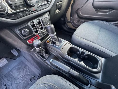 Used 2025 Jeep Wrangler Willys image 28