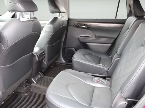 Used 2023 Toyota Highlander Platinum AWD/4WD image 21