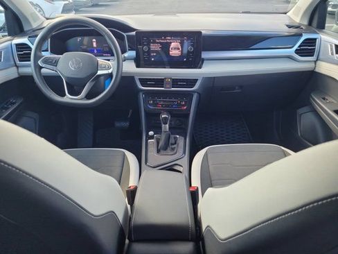Certified 2025 Volkswagen Taos SE FWD image 2
