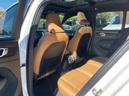 Used 2022 Volvo XC40 T5 Inscription w/ Climate Package image 21