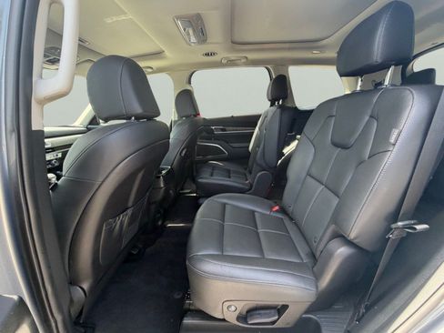 Used 2025 Kia Telluride SX w/ SX Captain's Chair Package FWD image 21