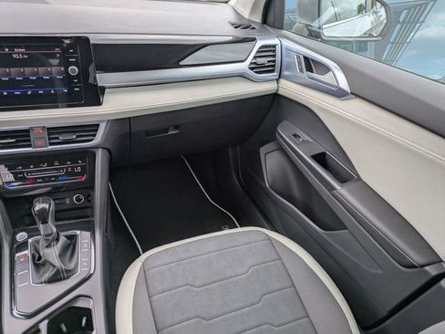 New 2026 Volkswagen Taos SE FWD image 16