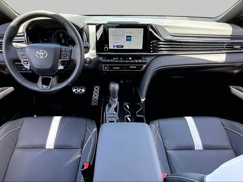 Used 2026 Toyota Camry SE FWD image 15