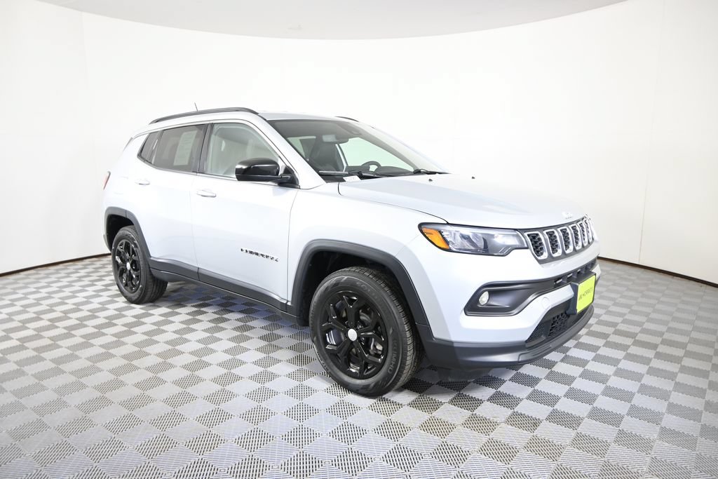 Used 2024 Jeep Compass Latitude AWD/4WD image 9
