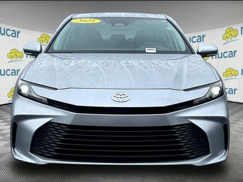 Used 2025 Toyota Camry LE image 2