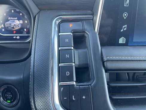 Used 2023 Chevrolet Tahoe Premier AWD/4WD image 28