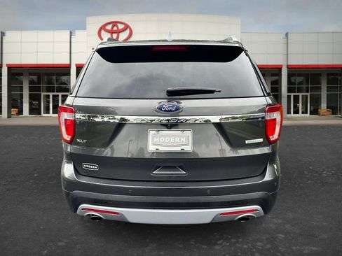 Used 2017 Ford Explorer XLT w/ Equipment Group 202A FWD image 6