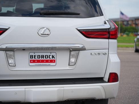 Used 2016 Lexus LX 570 4WD w/ Luxury Package image 10