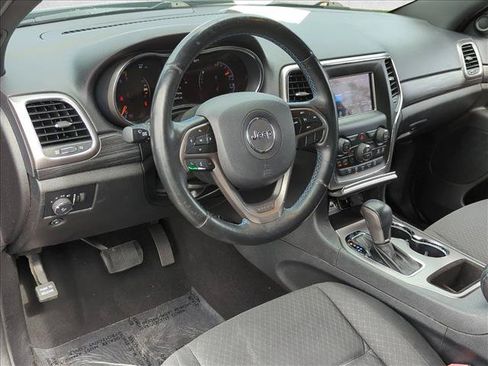 Used 2019 Jeep Grand Cherokee Laredo RWD image 10