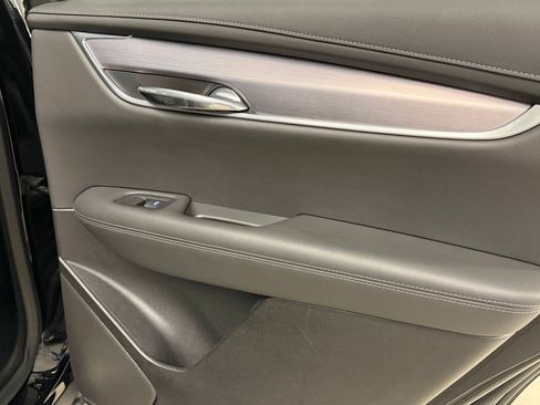 Certified 2025 Cadillac XT6 Luxury FWD image 46