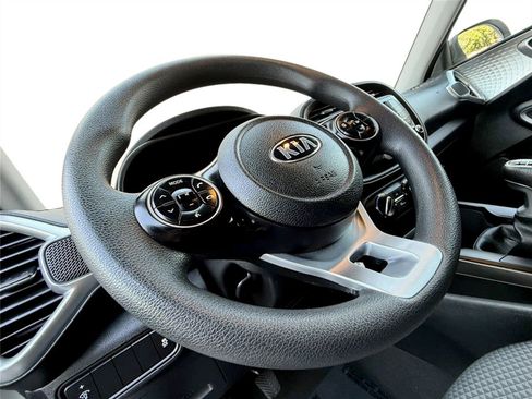 Used 2021 Kia Soul LX image 28