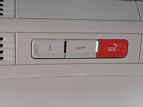 Certified 2024 Volkswagen Taos SE image 20