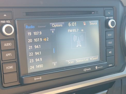 Used 2018 Toyota Tacoma SR5 RWD image 21